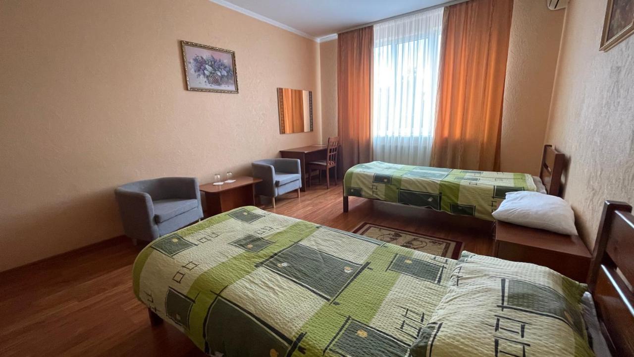 Hotel Yunist à Ivano-Frankivsk Extérieur photo