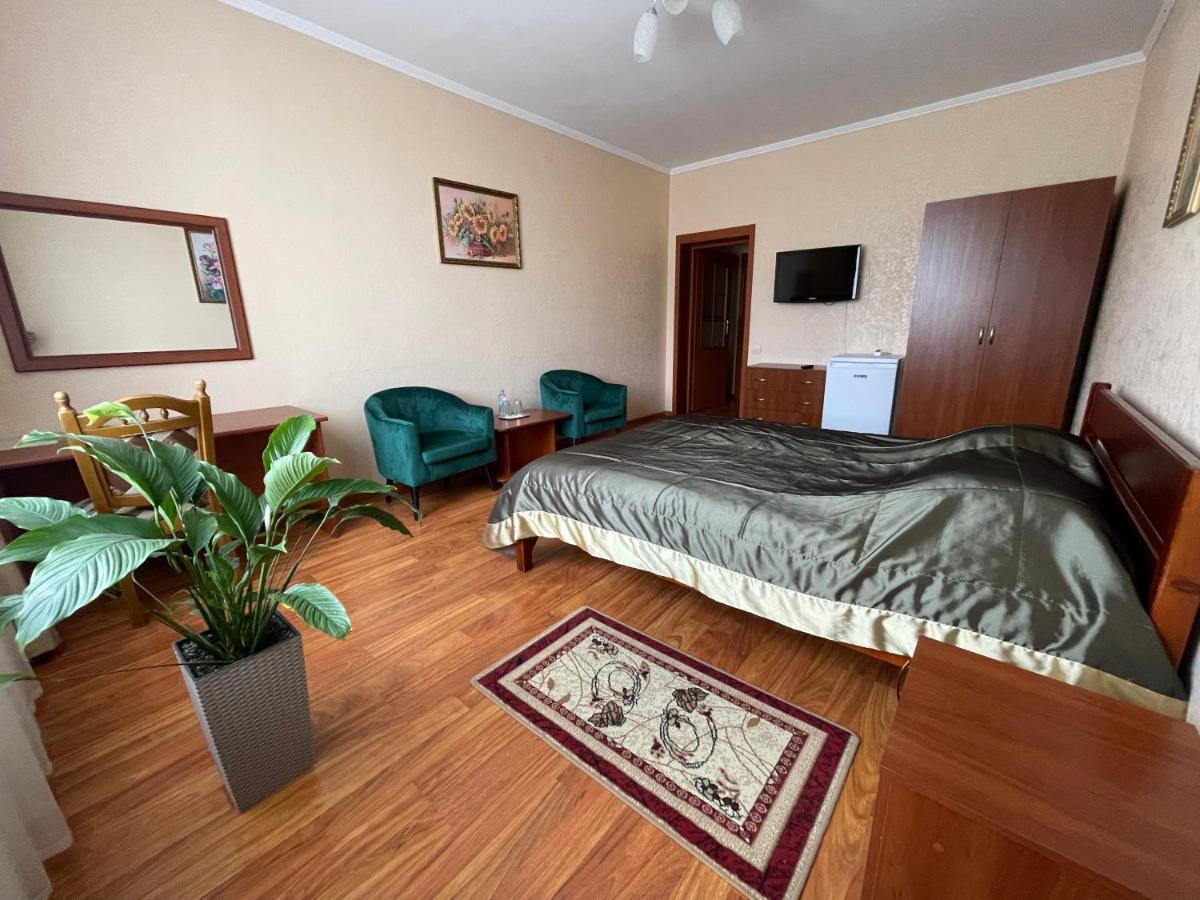 Hotel Yunist à Ivano-Frankivsk Extérieur photo