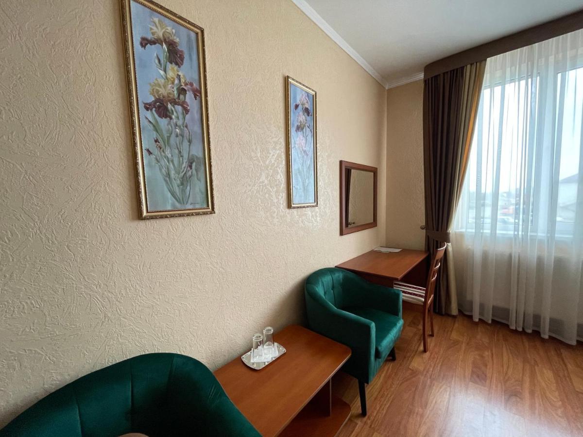 Hotel Yunist à Ivano-Frankivsk Extérieur photo