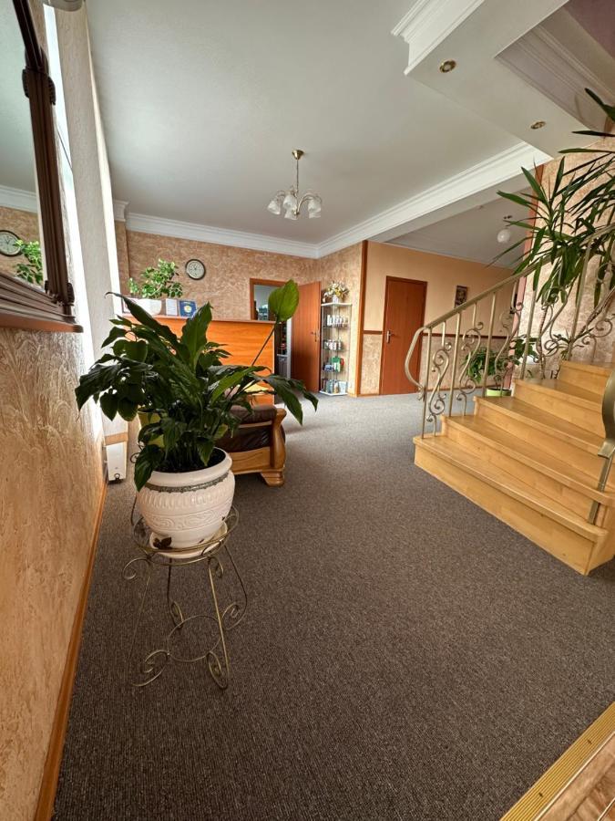 Hotel Yunist à Ivano-Frankivsk Extérieur photo
